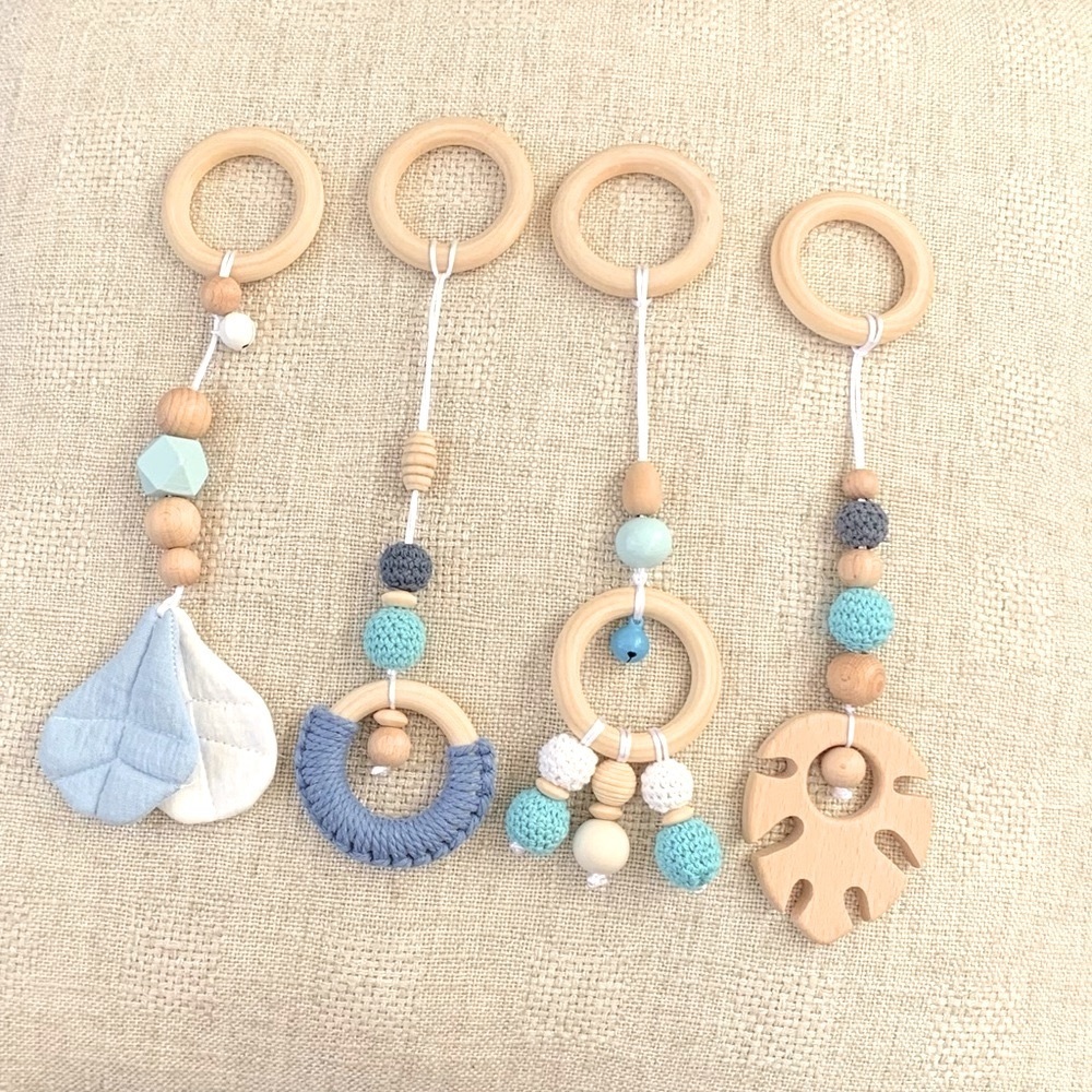 Wooden Baby Gym Pendants - Natural 
Montessori Vibes color: Blue.